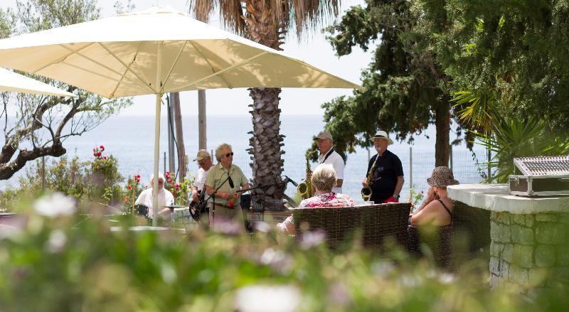 Kardamili Beach Hotel エクステリア 写真